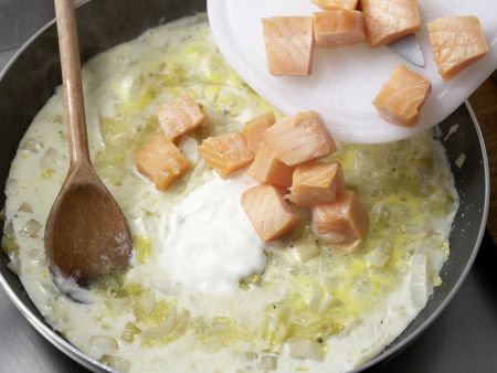 Tagliatelle with Salmon-Endive Sauce preparation step 7 Tagliatelle with Salmon-Endive Sauce preparation step 7