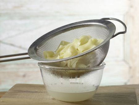 Tagliatelle with Salmon-Endive Sauce preparation step 8 Tagliatelle with Salmon-Endive Sauce preparation step 8