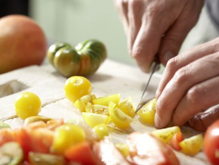 Tomato and Mango Salad preparation step 2 Tomato and Mango Salad preparation step 2