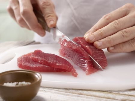 Tuna Maki Rolls preparation step 2 Tuna Maki Rolls preparation step 2