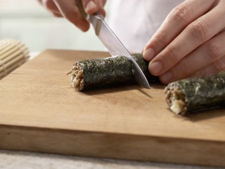 Tuna Maki Rolls preparation step 8 Tuna Maki Rolls preparation step 8