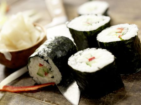 Vegetable Sushi preparation step 12 Vegetable Sushi preparation step 12