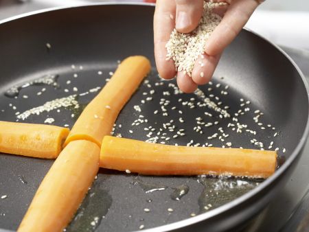 Whole-Wheat Pancakes with Carrots and Sesame Seeds preparation step 4 Whole-Wheat Pancakes with Carrots and Sesame Seeds preparation step 4