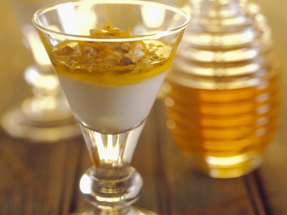 Yogurt with Honey and Walnuts Yogurt with Honey and Walnuts