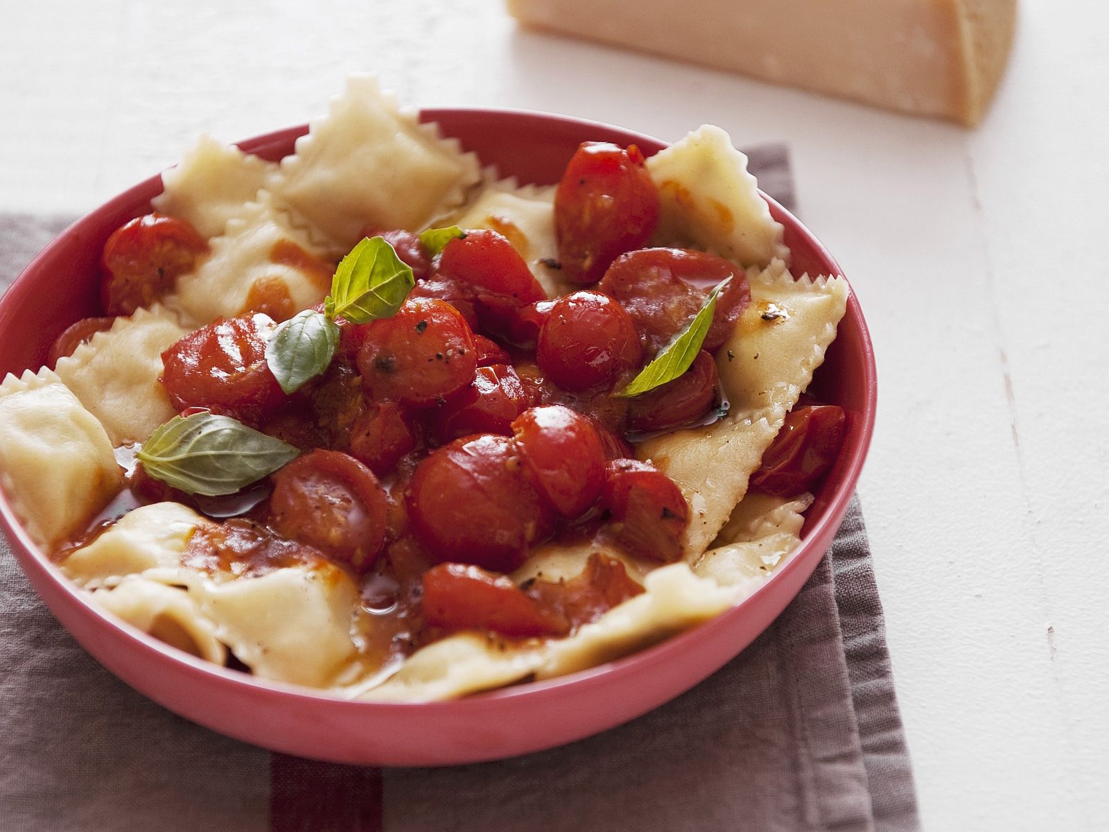 ravioli-with-tomato-sauce-recipe-eat-smarter-usa