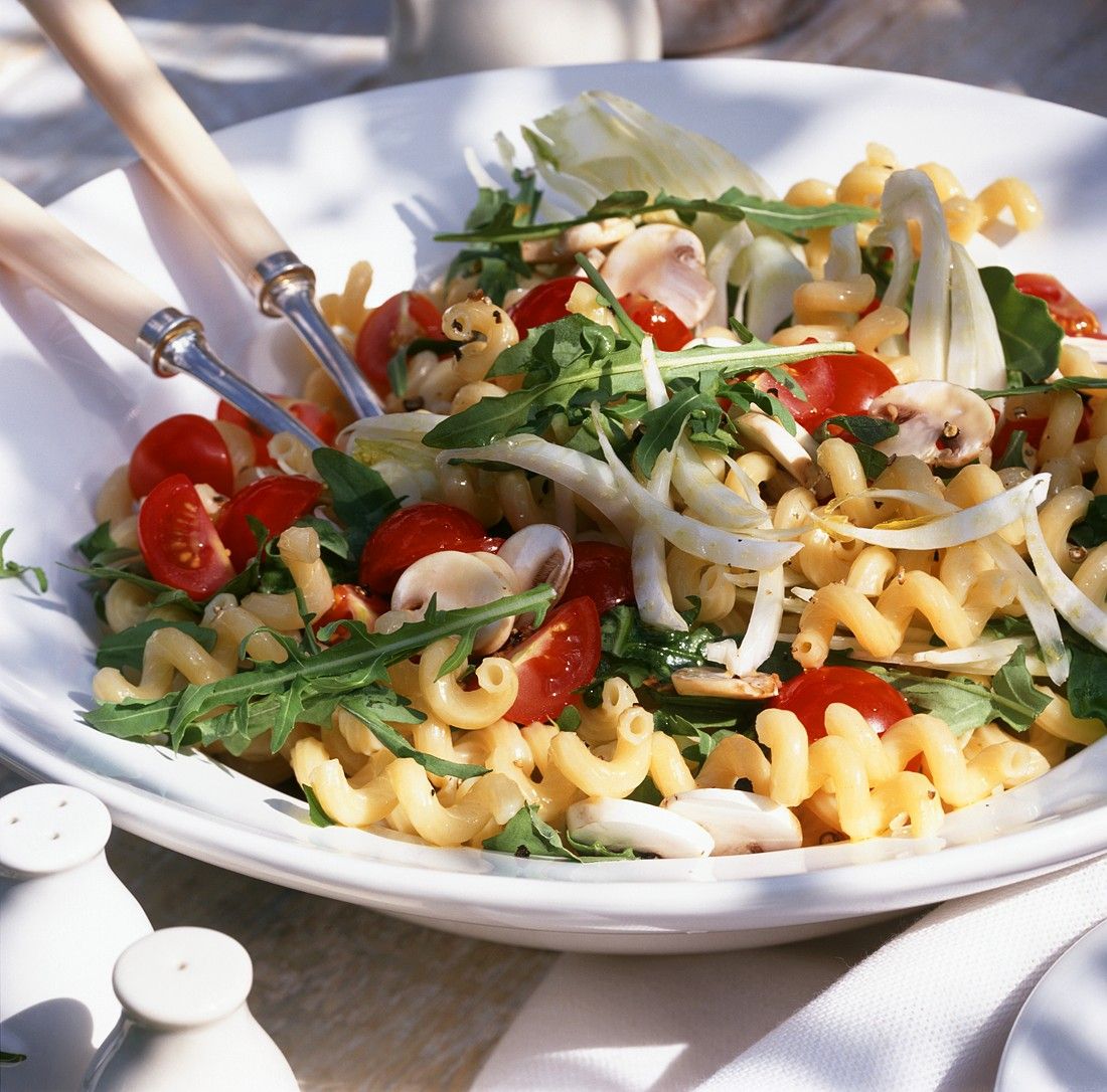 Tomato Noodle Salad With Arugula And Mushrooms Recipe Eat Smarter USA Tomato Noodle Salad With Arugula And Mushrooms 566836